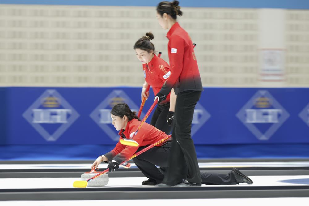 每体：皇马内部已经失衡，他们持续攻击裁判是在转移矛盾