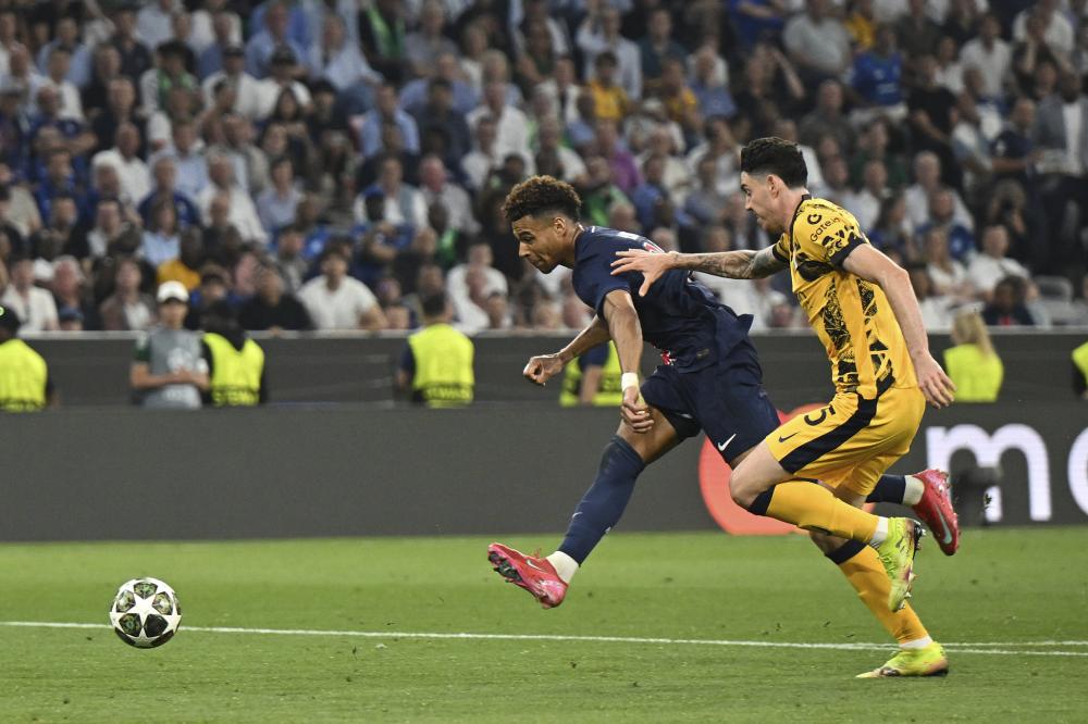 詹姆斯谈里夫斯表现：他有天赋又很勤奋，由衷为他感到开心