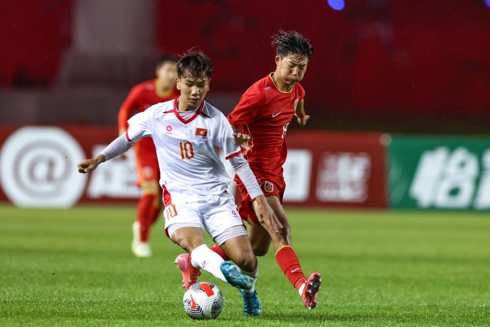 梅西曾被瓜迪奥拉安排踢陌生位置！他不断适应和学习，变得更强！